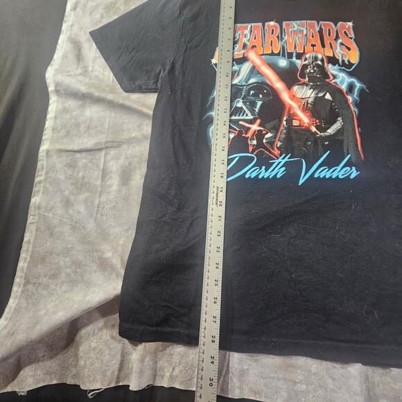 Star Wars Darth Vader Large Men's Graphic Crew Neck T-Shirt Vader Moon Black New - Picture 3 of 5